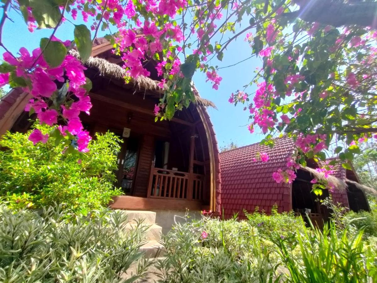 Bougainvillea Bungalow Batumadeg Eksteriør billede