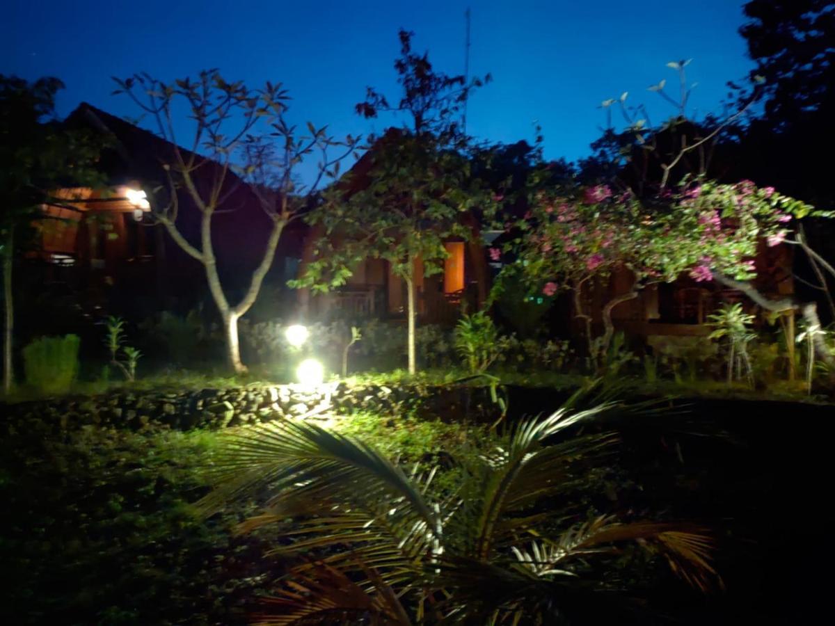 Bougainvillea Bungalow Batumadeg Eksteriør billede